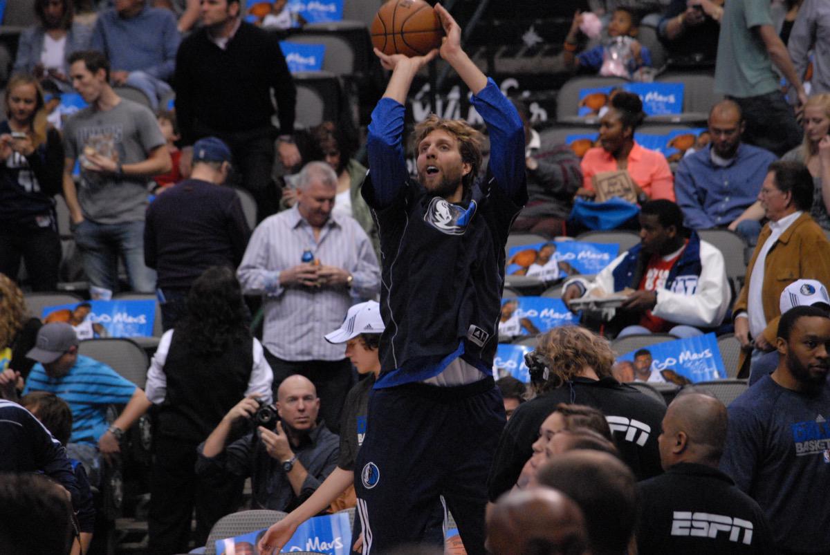 唐斯vs德克vs恩比德：三代投射型大个子的进化与统计对比