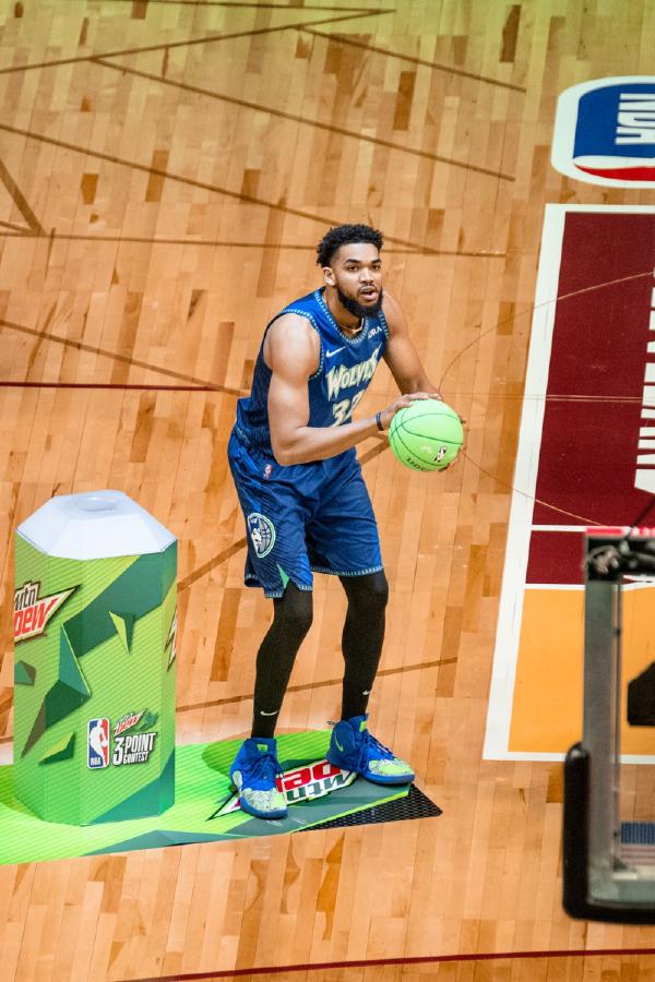 唐斯首战老鹰25分：下半场爆发送尼克斯季后赛1-0